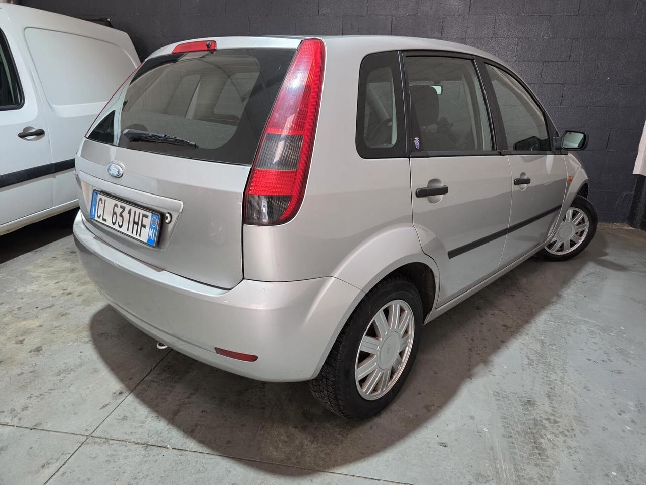 Ford Fiesta 1.2 16V 5p. Ghia