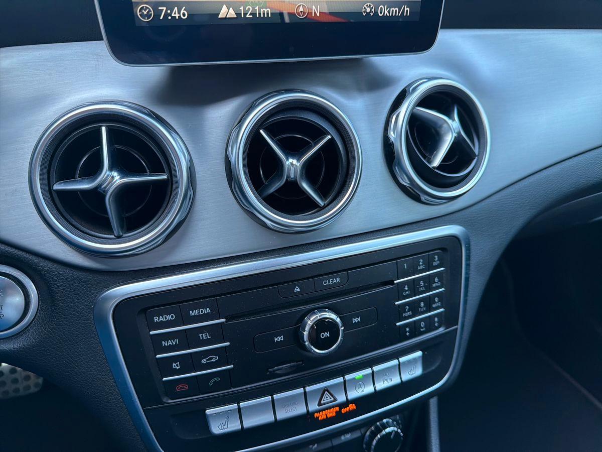 Mercedes-Benz GLA 180 Premium auto