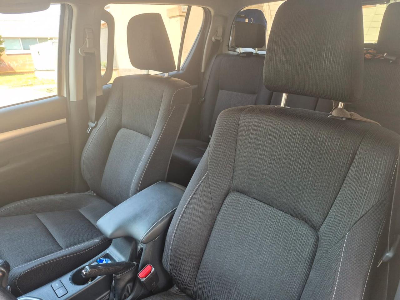 Toyota Hilux 2.4 D-4D 4WD 4 porte Double Cab Lounge