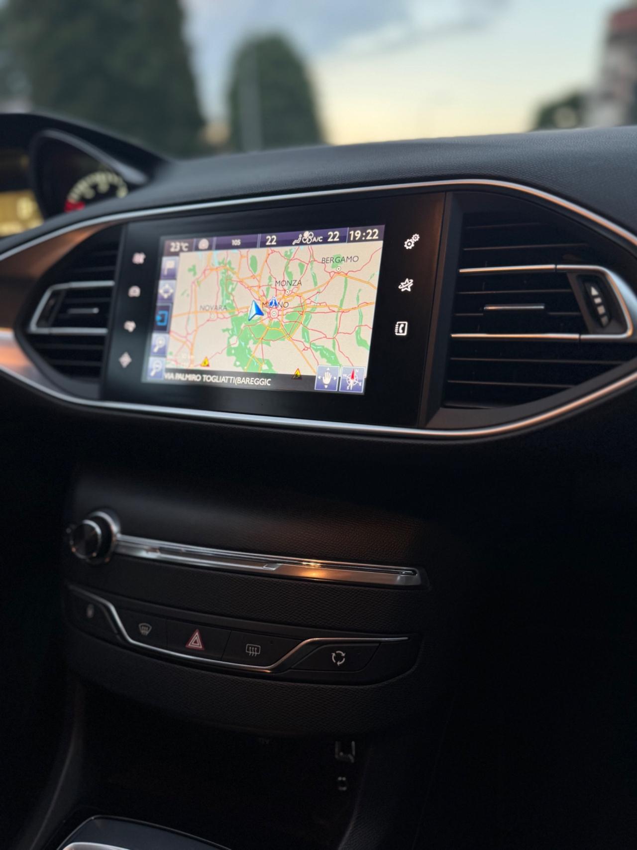 Peugeot 308 BlueHDi 120 S&S EAT6 SW Allure