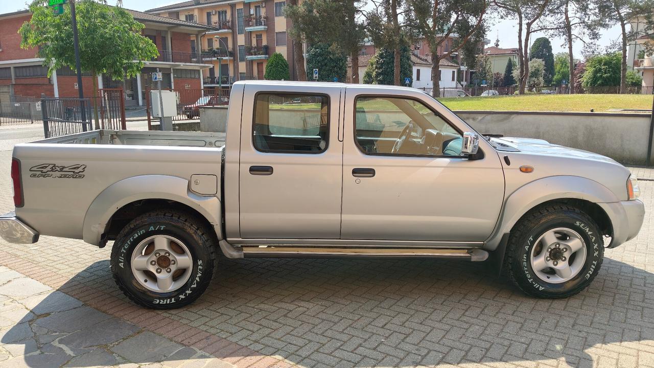 Nissan Navara Double Cab 2.5 td 133cv