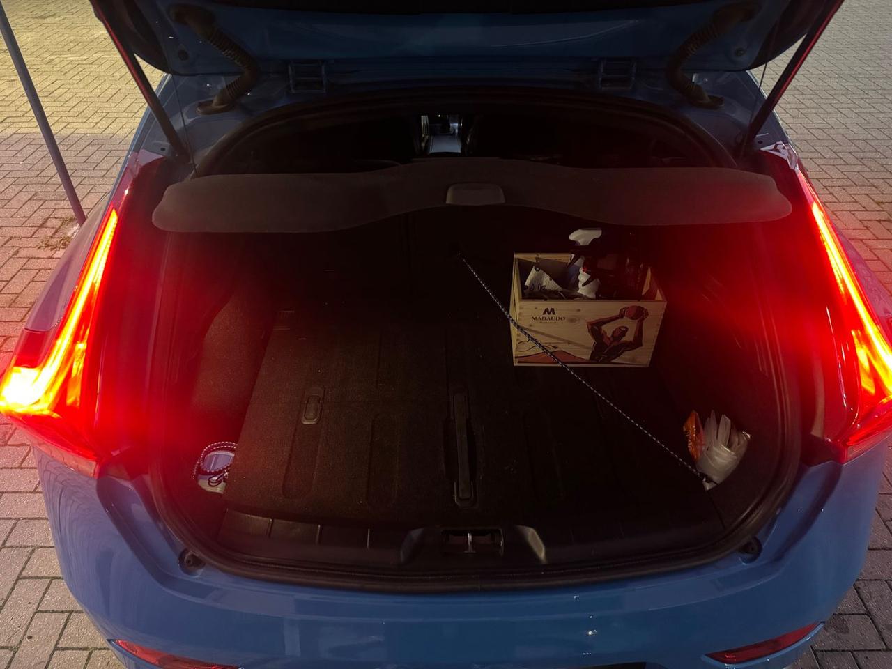 Volvo V40 R Design Momentum 2.0 D4 #9303