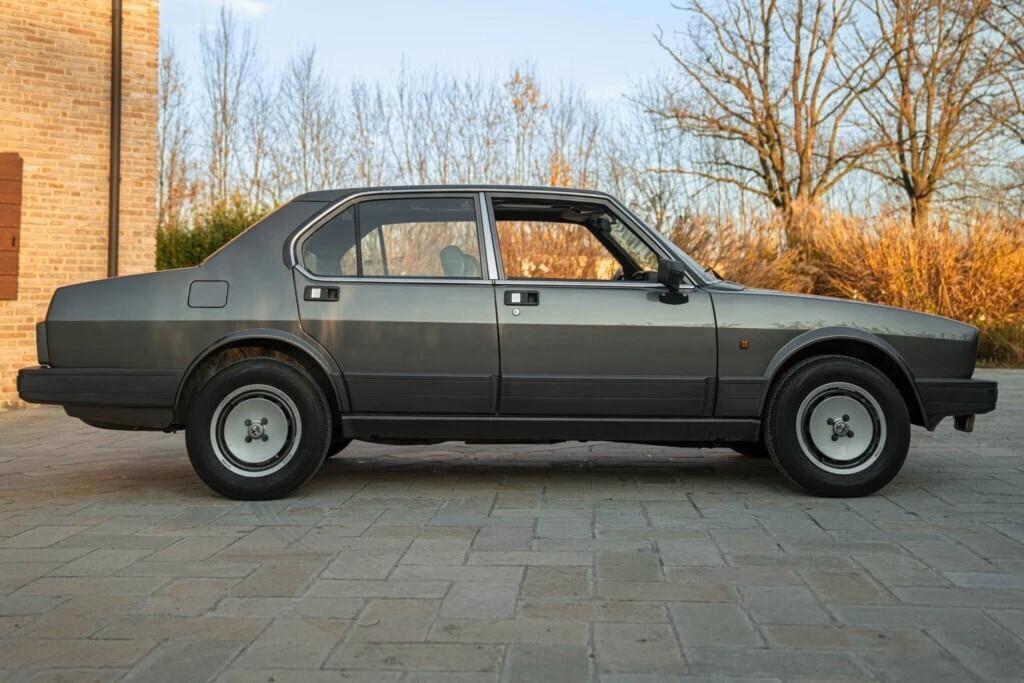 Alfa Romeo Alfetta 2.0i Quadrifoglio Oro