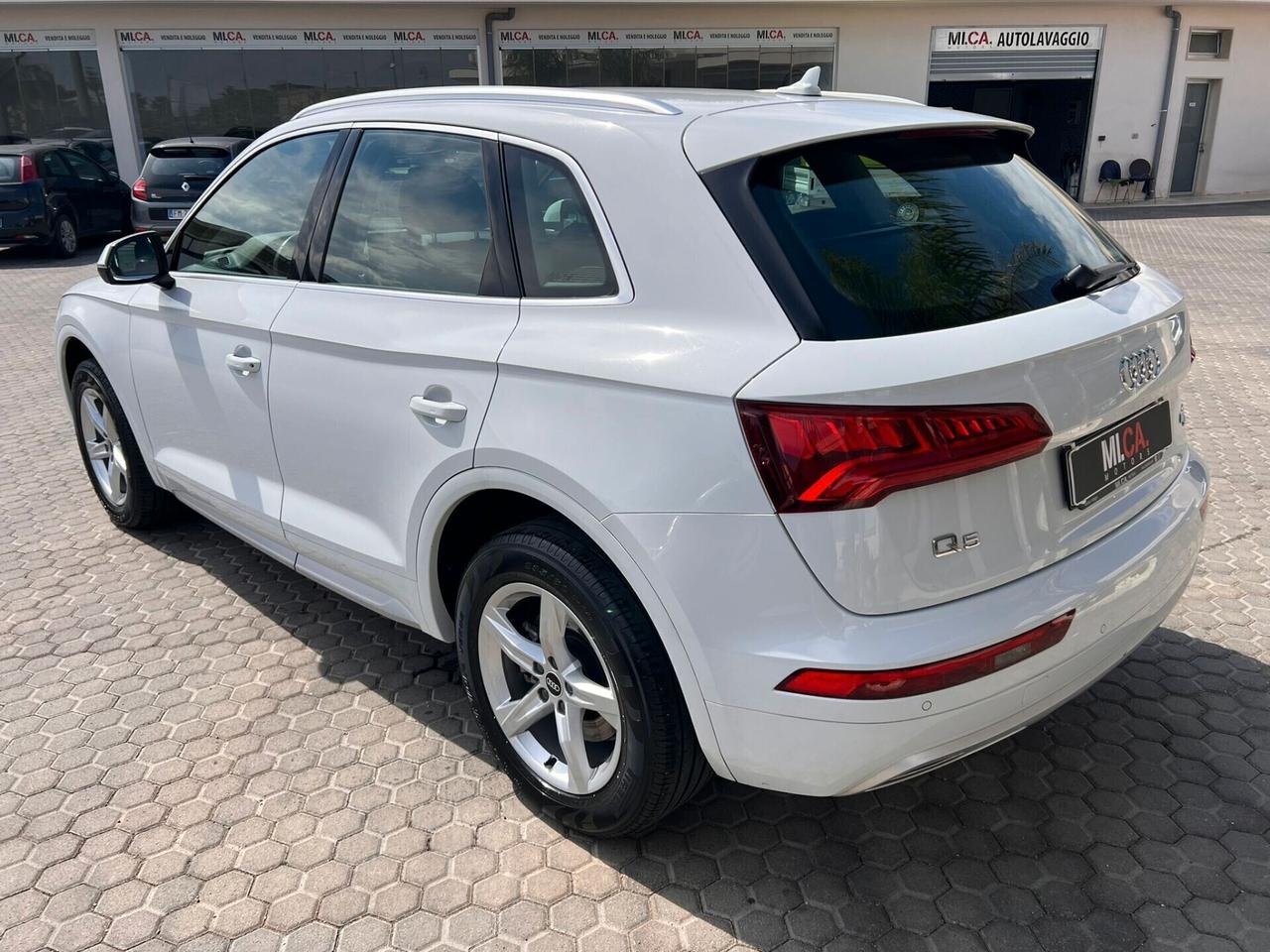 Audi Q5 40 TDI quattro S tronic Business Sport