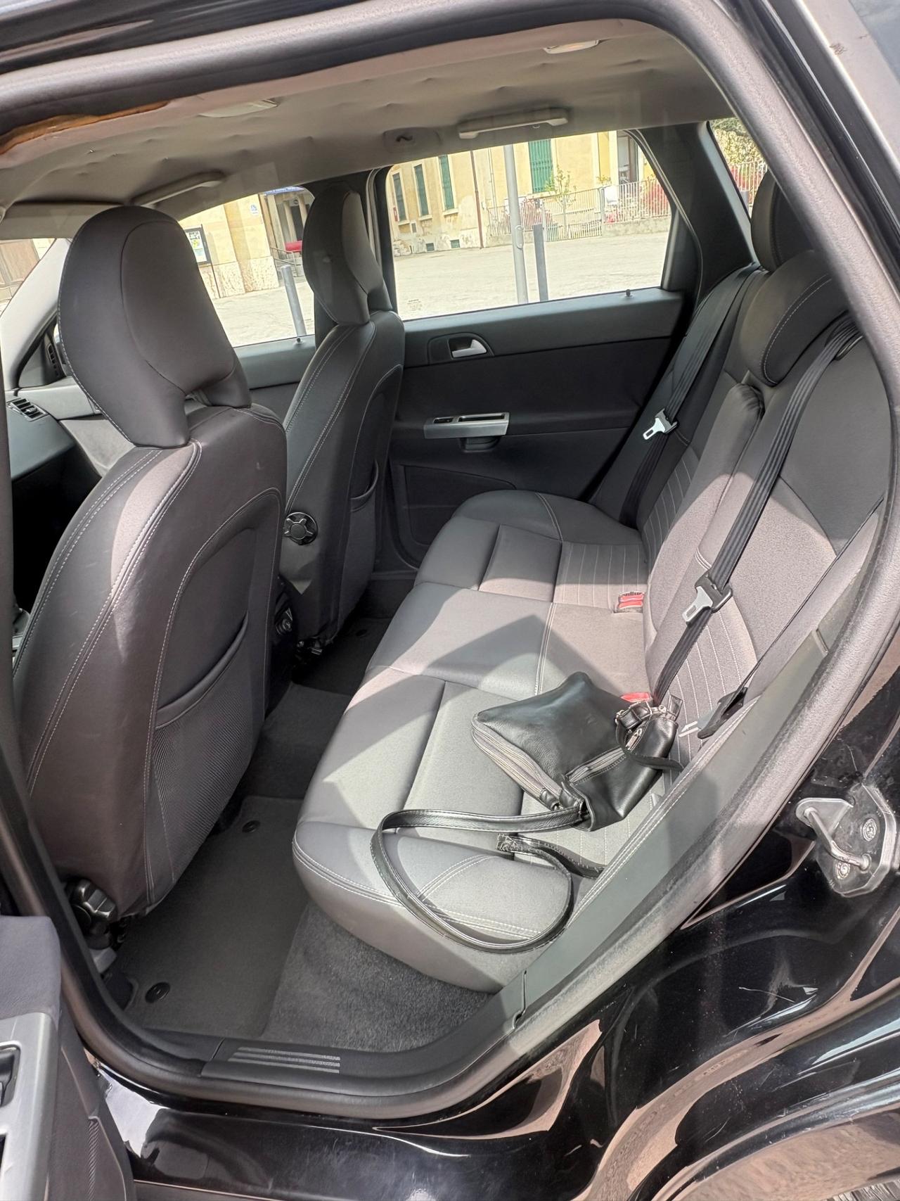 Volvo V50 D anno 2012 pronta a uso ok neo patentati