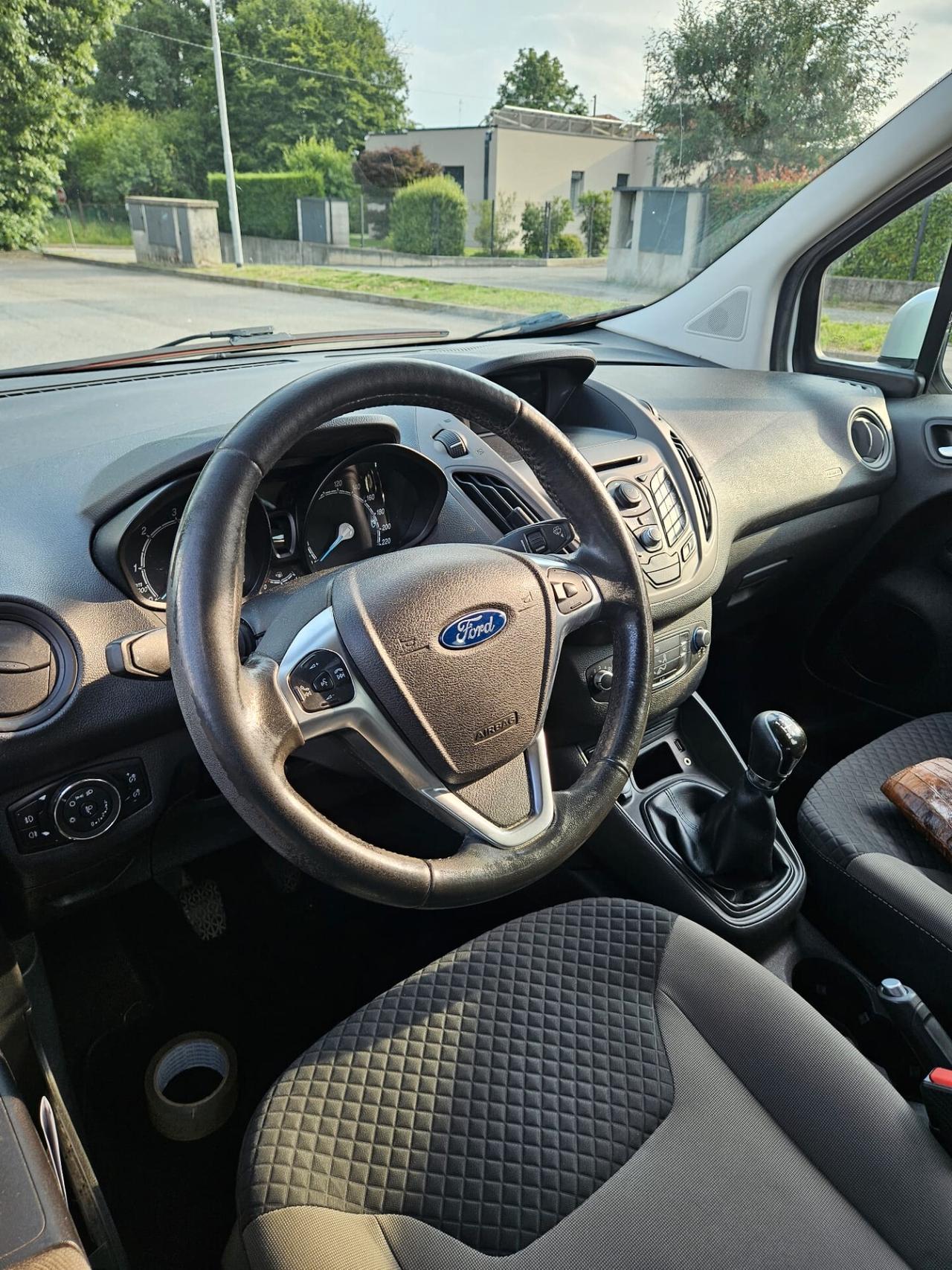 Ford Tourneo Courier 1.5 Titanium