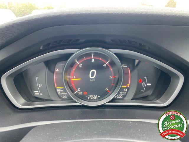 VOLVO V40 D3 Momentum