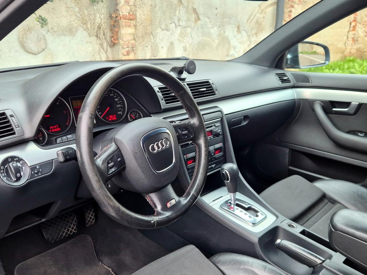 Audi A4 2.0 16V TDI S-Line