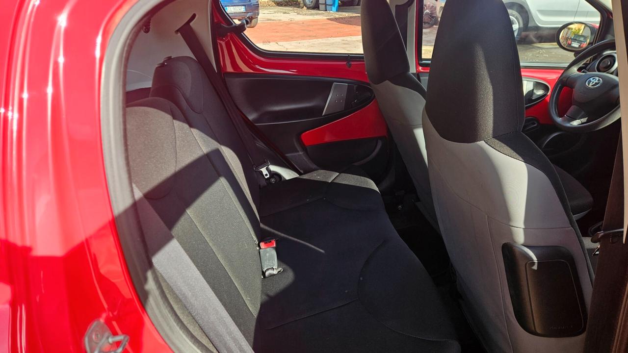 Toyota Aygo 1.0 VVT-i 69 CV 5 porte x-cool MMT