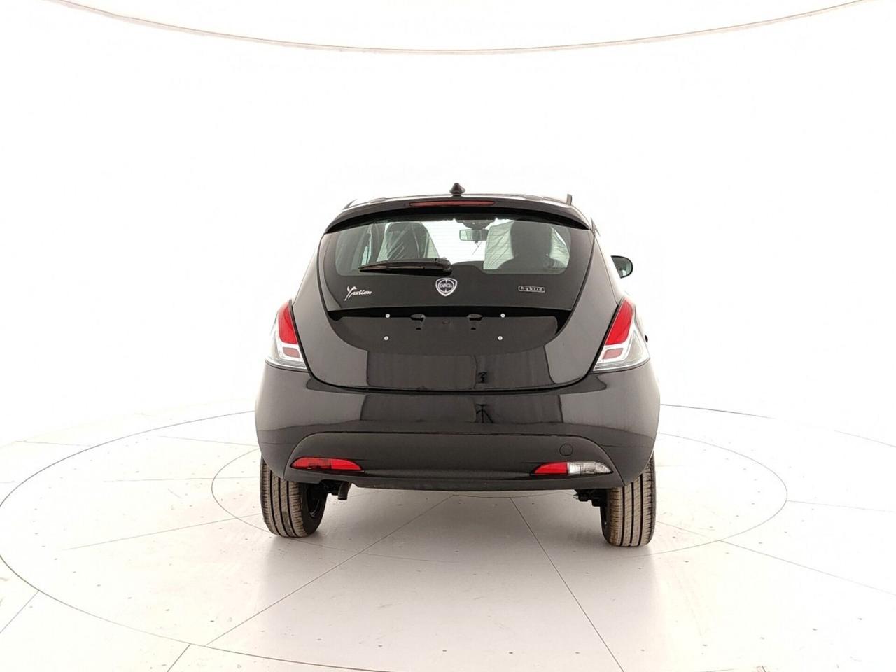 Lancia Ypsilon 1.0 FireFly 5 porte S&S Hybrid Silver