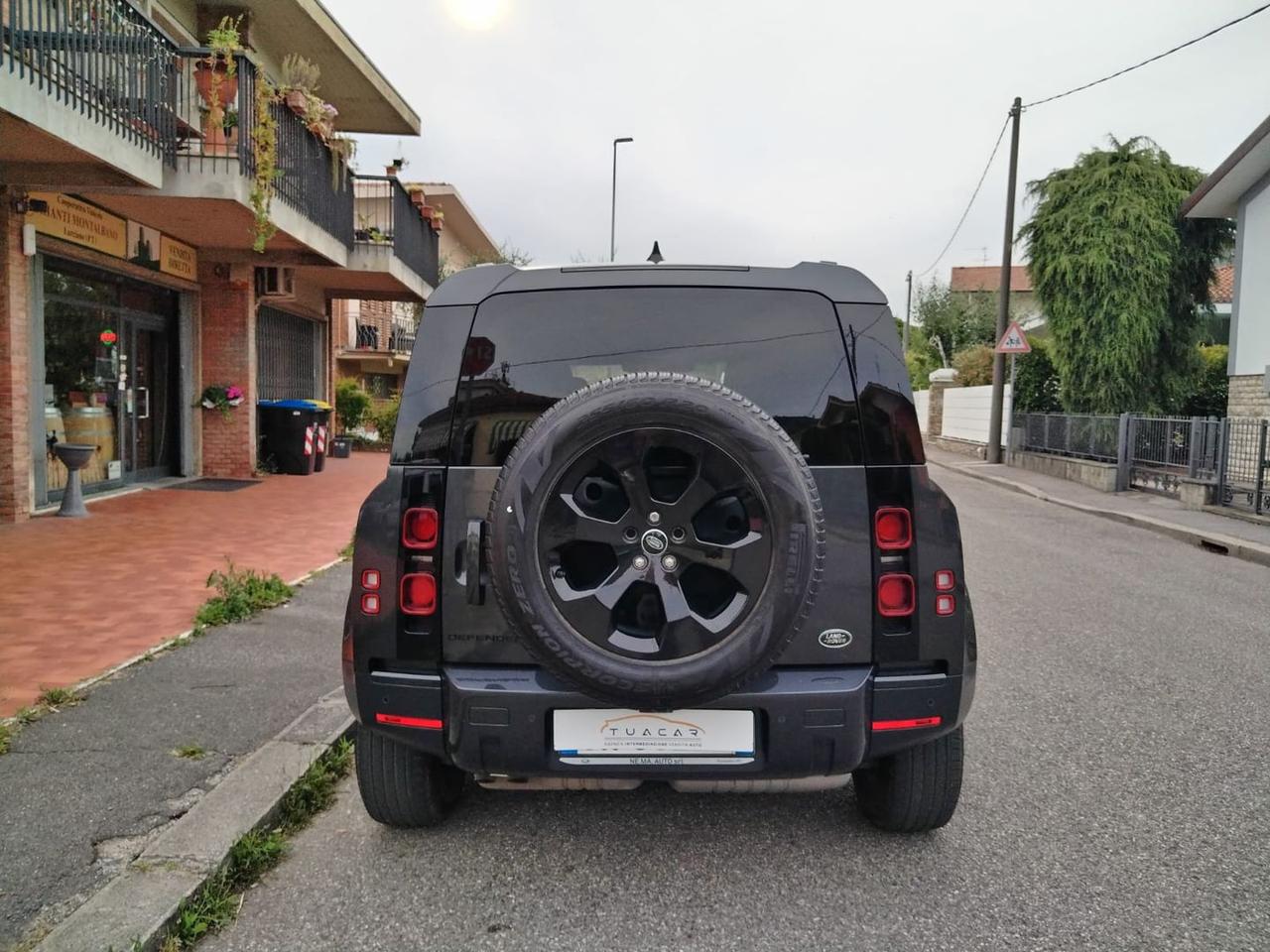 Land Rover Defender SE D 200 MHEV