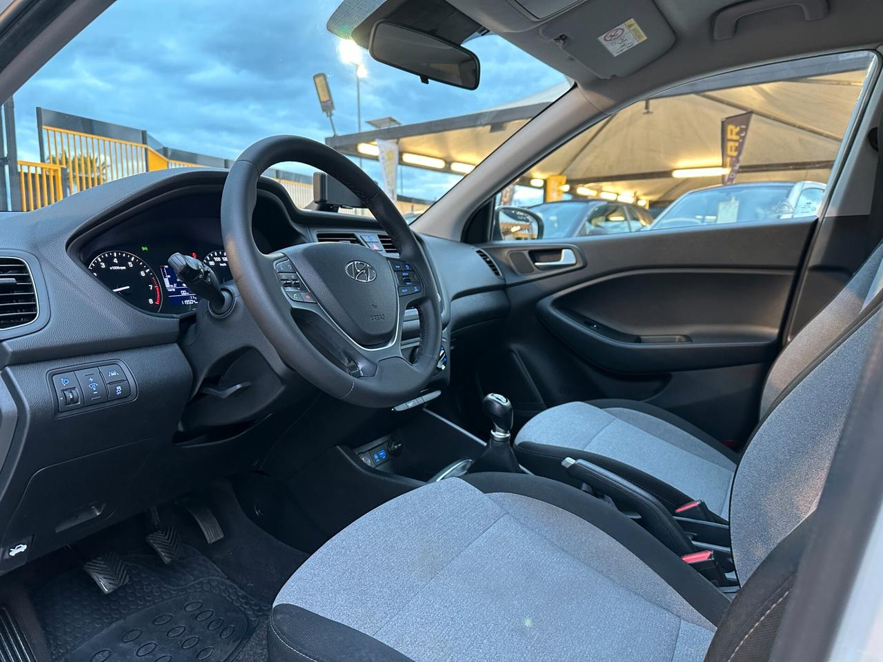 HYUNDAI i20 1.2 84 CV 5 porte Econext Login