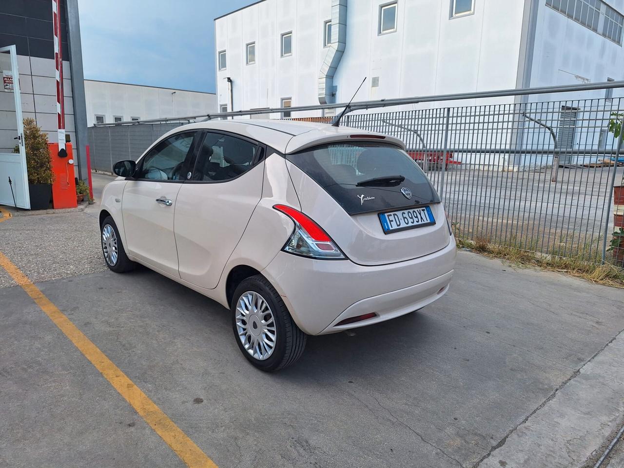 Lancia Ypsilon 1.2 69 CV 5 porte GPL Ecochic Gold