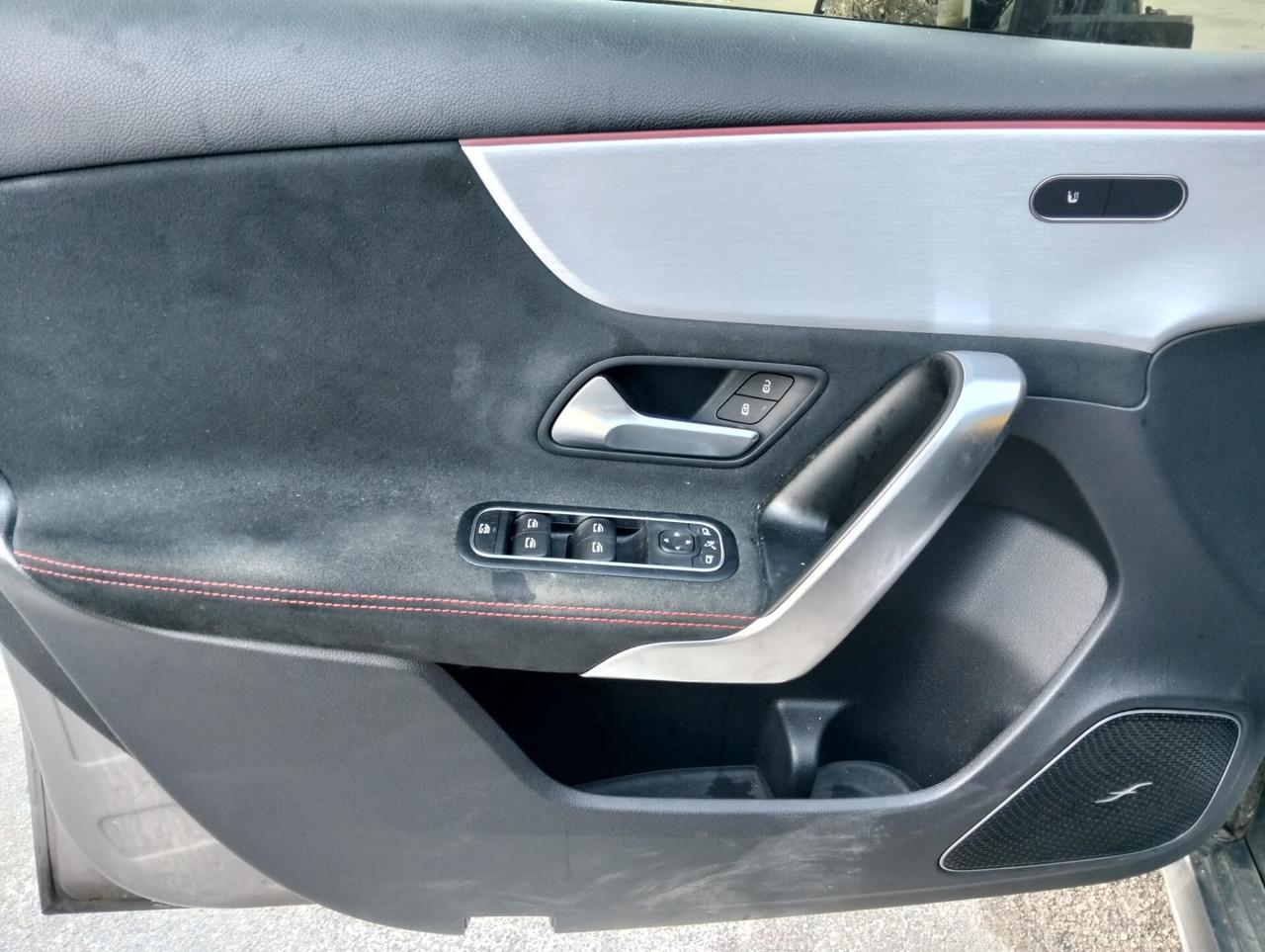Mercedes-benz A 160d "AMG" 2020 SINISTRATA