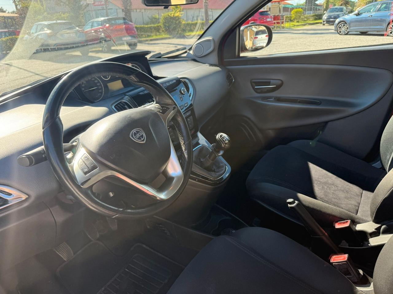 Lancia Ypsilon 1.2 Black&Red