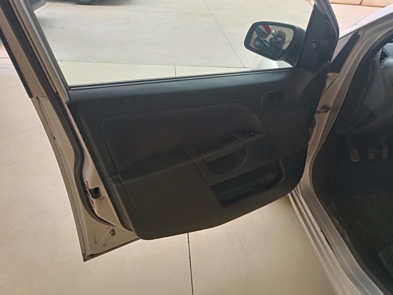 Ford Fiesta 1.2 16V 5p. Ghia