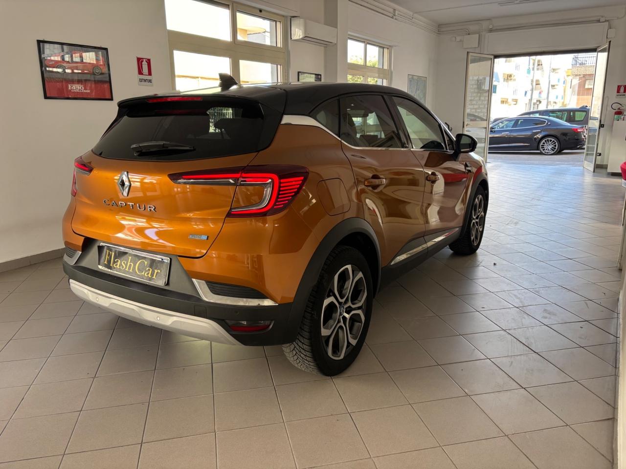 Renault Captur Plug-in Hybrid E-Tech 160 CV Intens