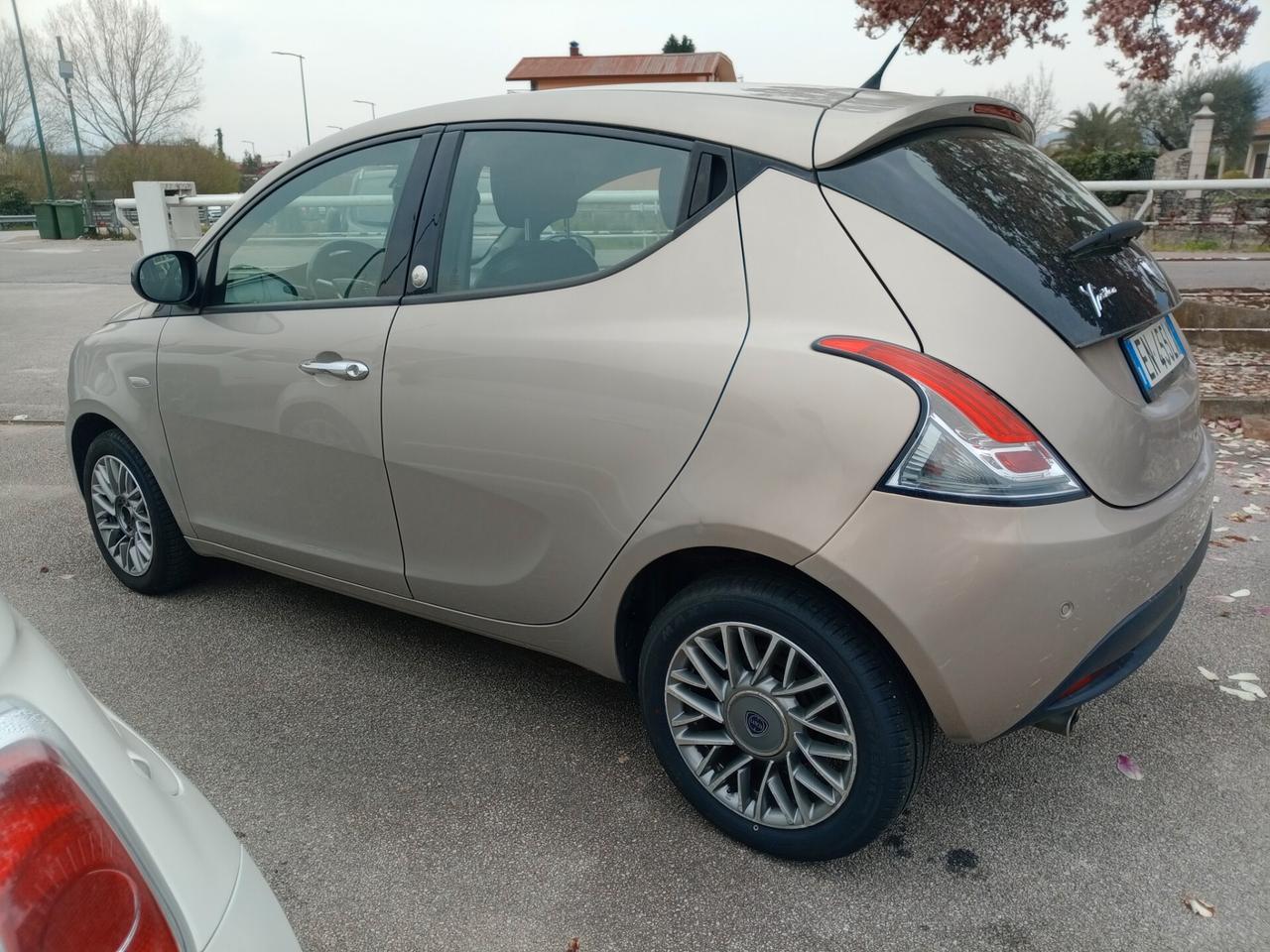 Lancia Ypsilon 1.2 Ecochic GPL( per neopatentati