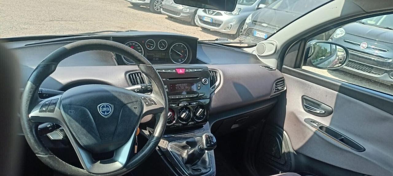 Lancia Ypsilon 1.3 MJT 75 CV Unyca