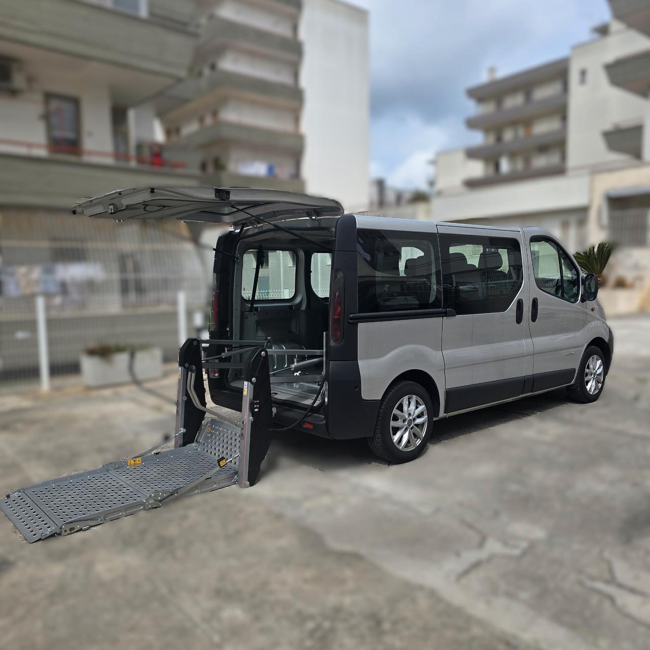 Nissan Primastar C29 6 Posti + Sollevatore idraulico per Carrozzina