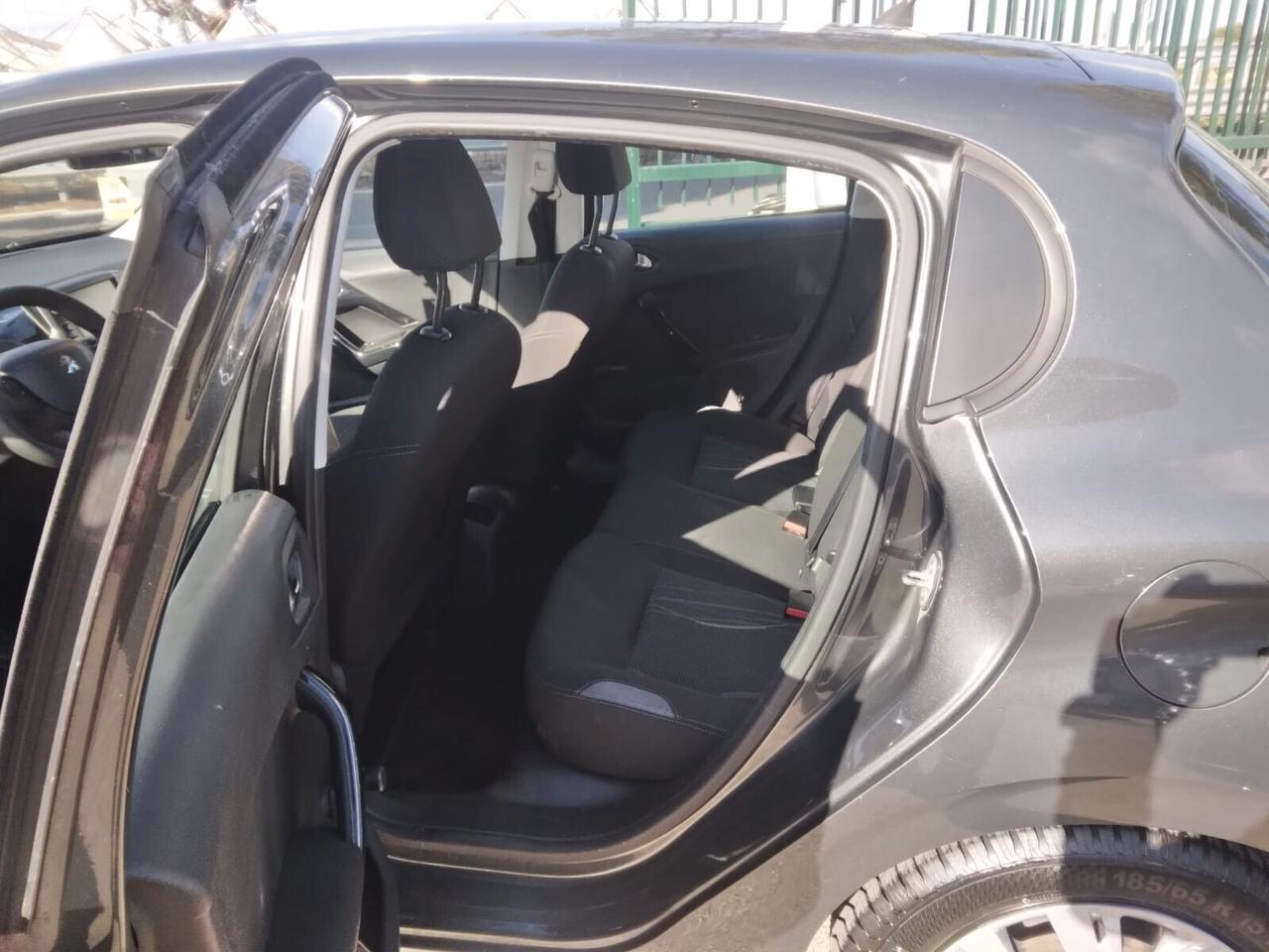 Peugeot 208 1.4 HDi 2015