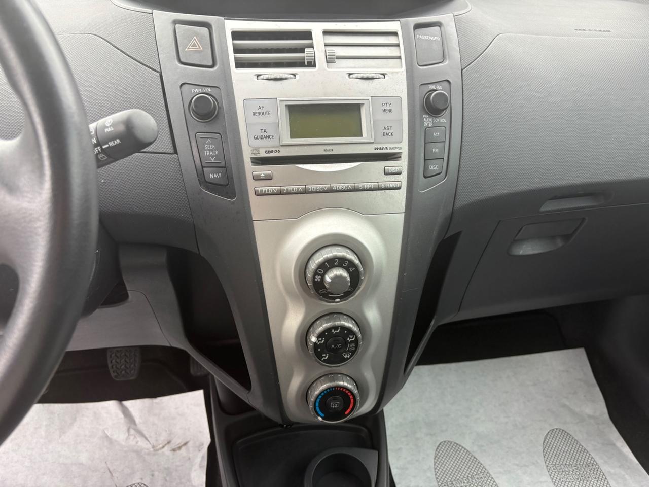 Toyota Yaris 1.0 5 porte Sol