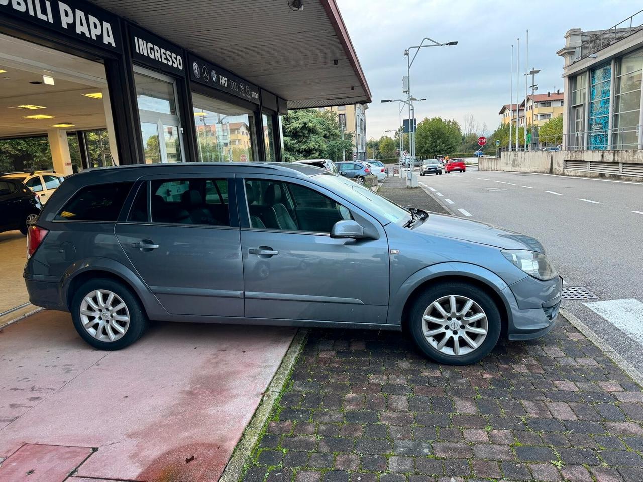 Opel Astra 1.6 16V Twinport 5 porte Cosmo