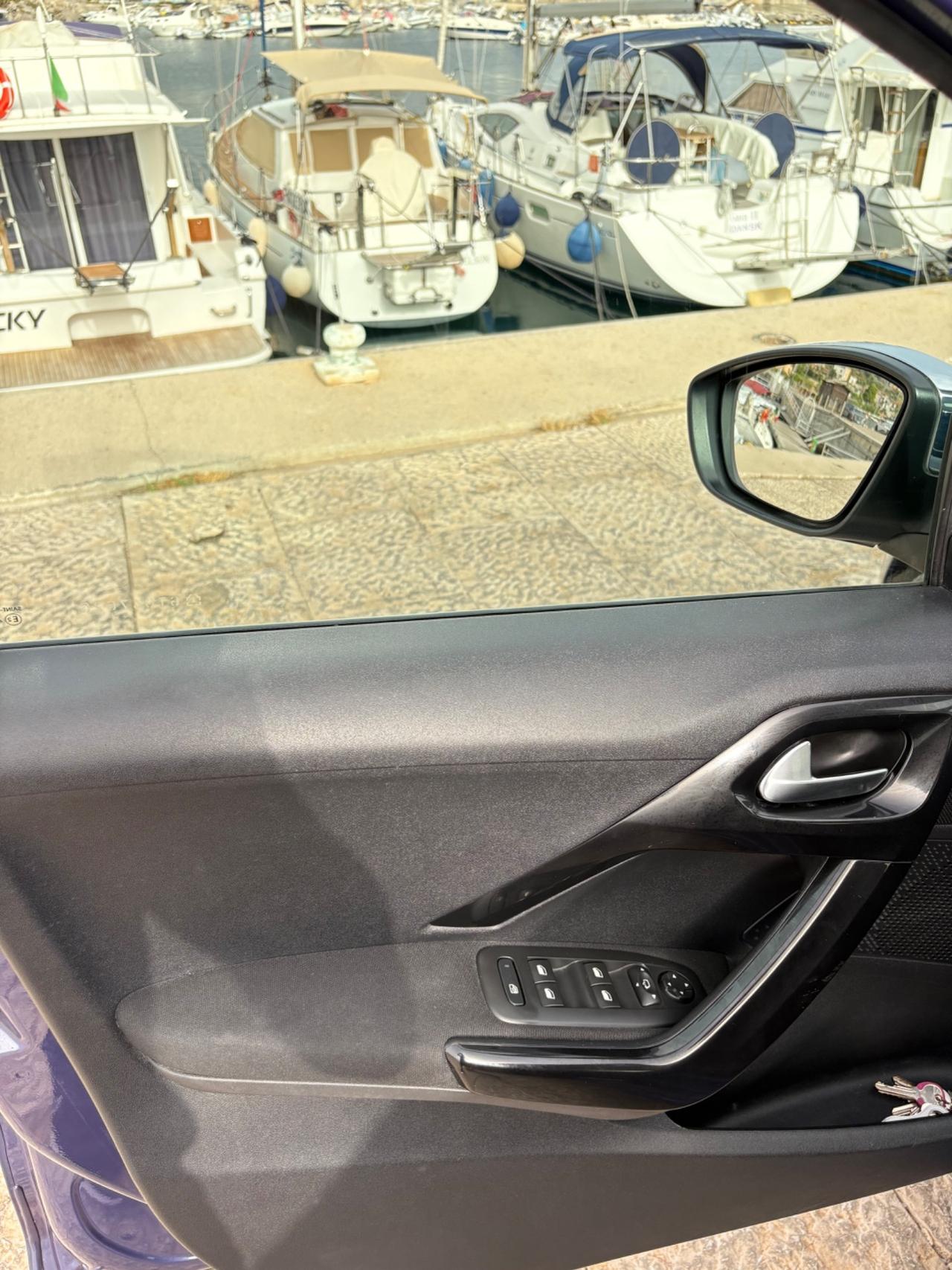 Peugeot 208 già omologata per disabili Allure