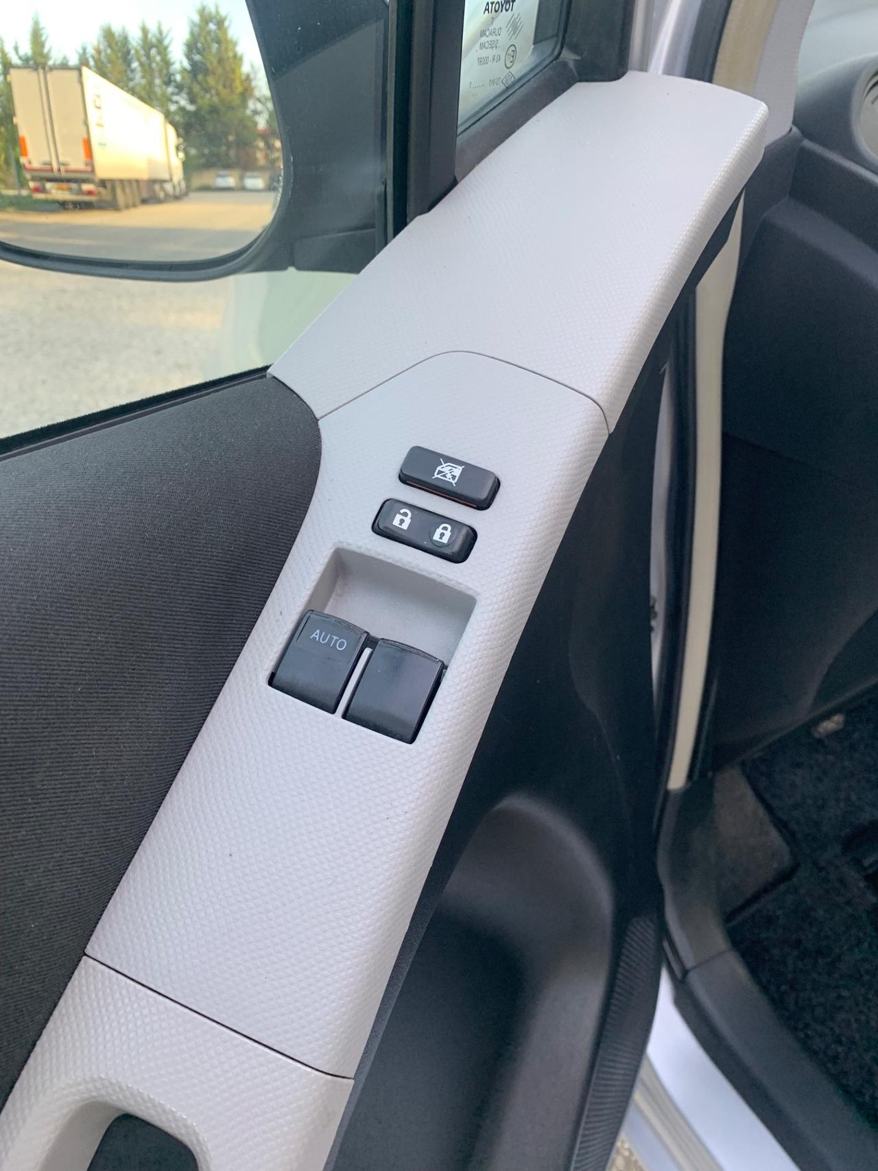 Toyota Yaris 1.0 5 porte Now 128000KM