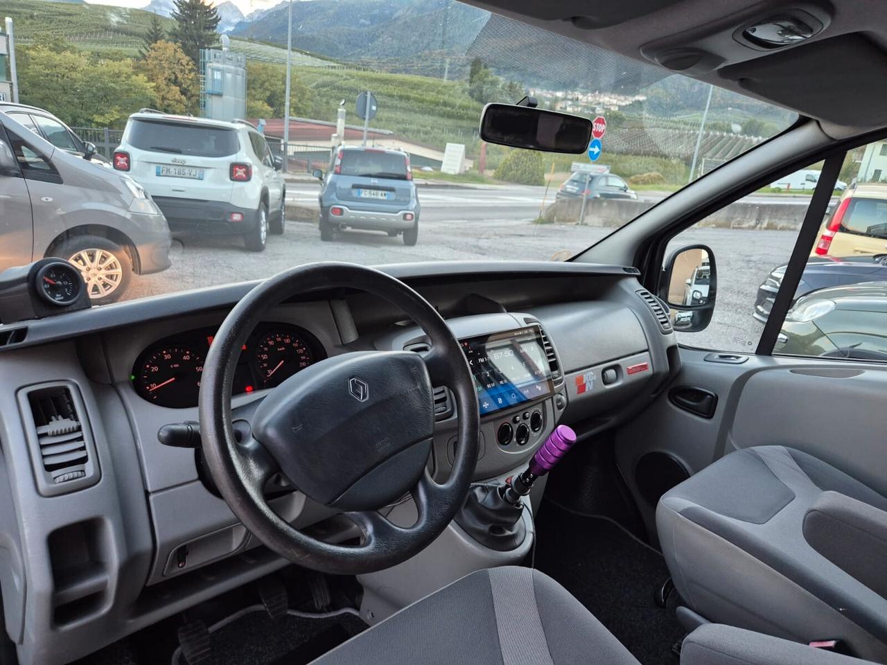 RENAULT TRAFIC 8 POSTI VERGLAST