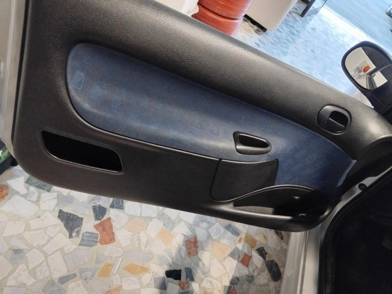 Peugeot 206 1.1 3p. XR