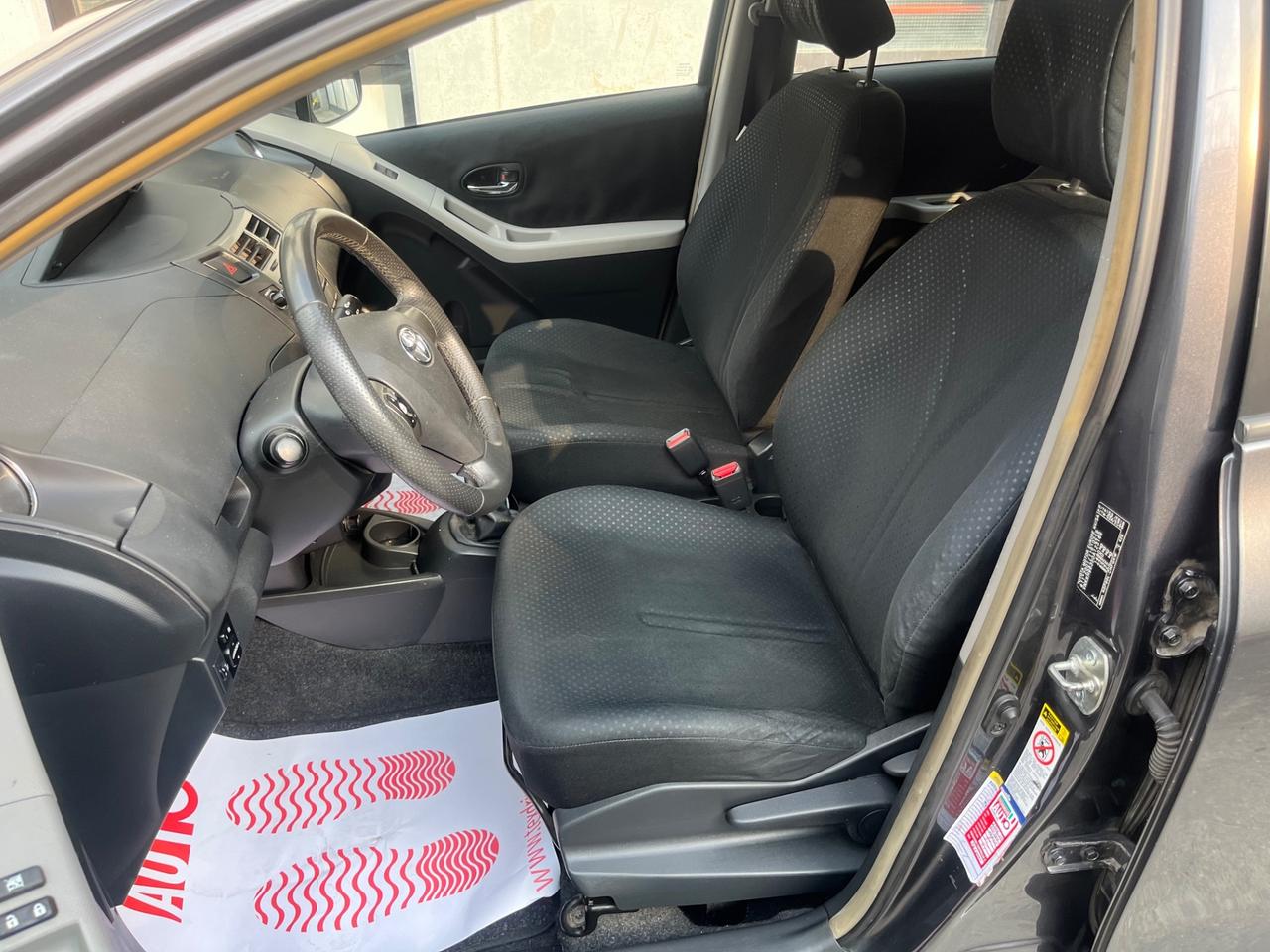 Toyota Yaris 1.3 5 porte Sol