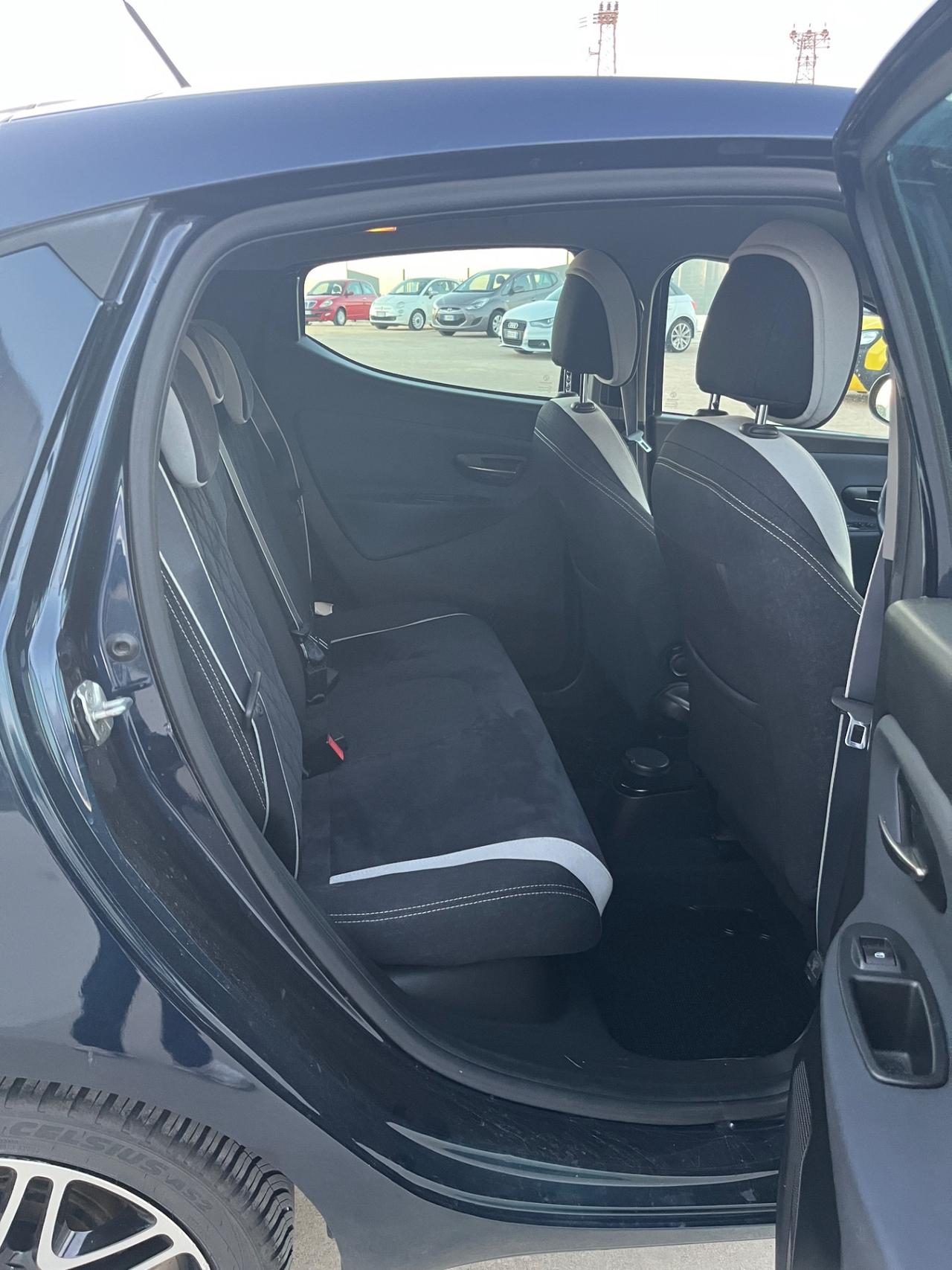Lancia Ypsilon 1.2 69 CV 5 porte Mya