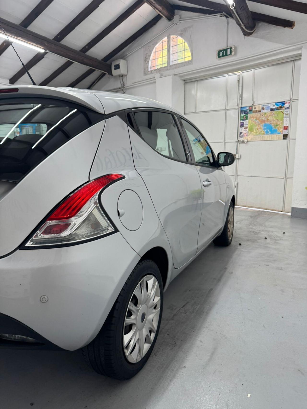 Lancia Ypsilon 1.2 69 CV 5 porte Platinum