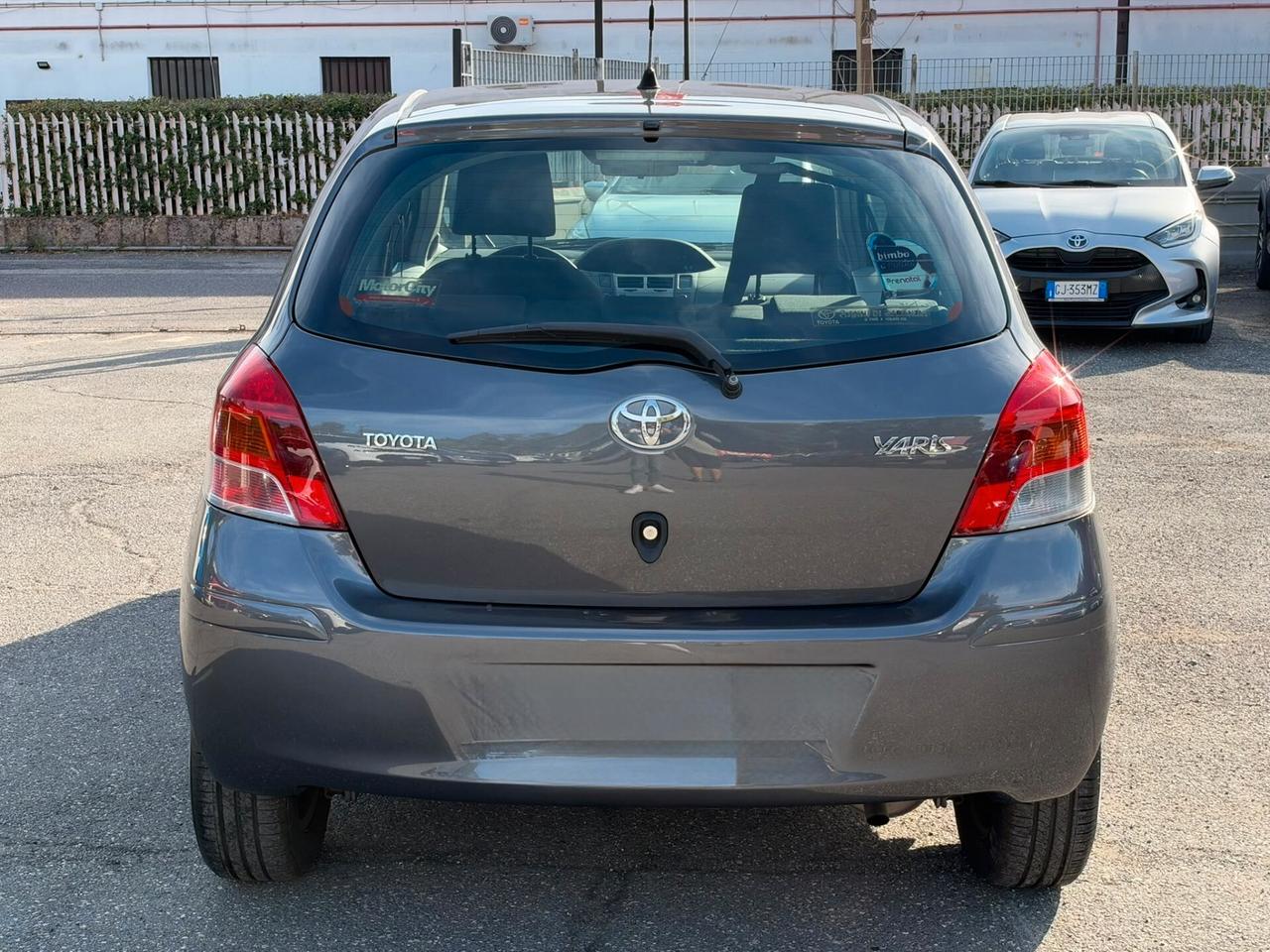 Toyota Yaris 1.0 5 porte Luxury pack