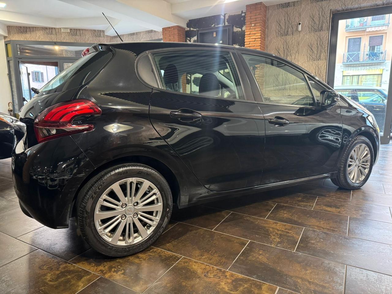 Peugeot 208 PureTech 82 5 porte Allure