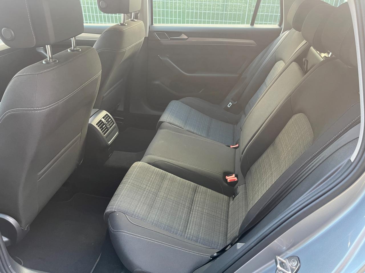 Volkswagen Passat Variant 2.0 TDI SCR EVO DSG Business 04/2021