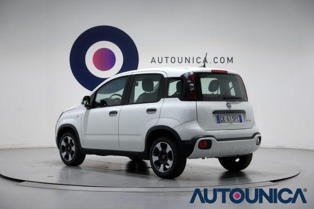 FIAT Panda 1.0 FIREFLY S&S HYBRID CITY CROSS NEOPATENTATI