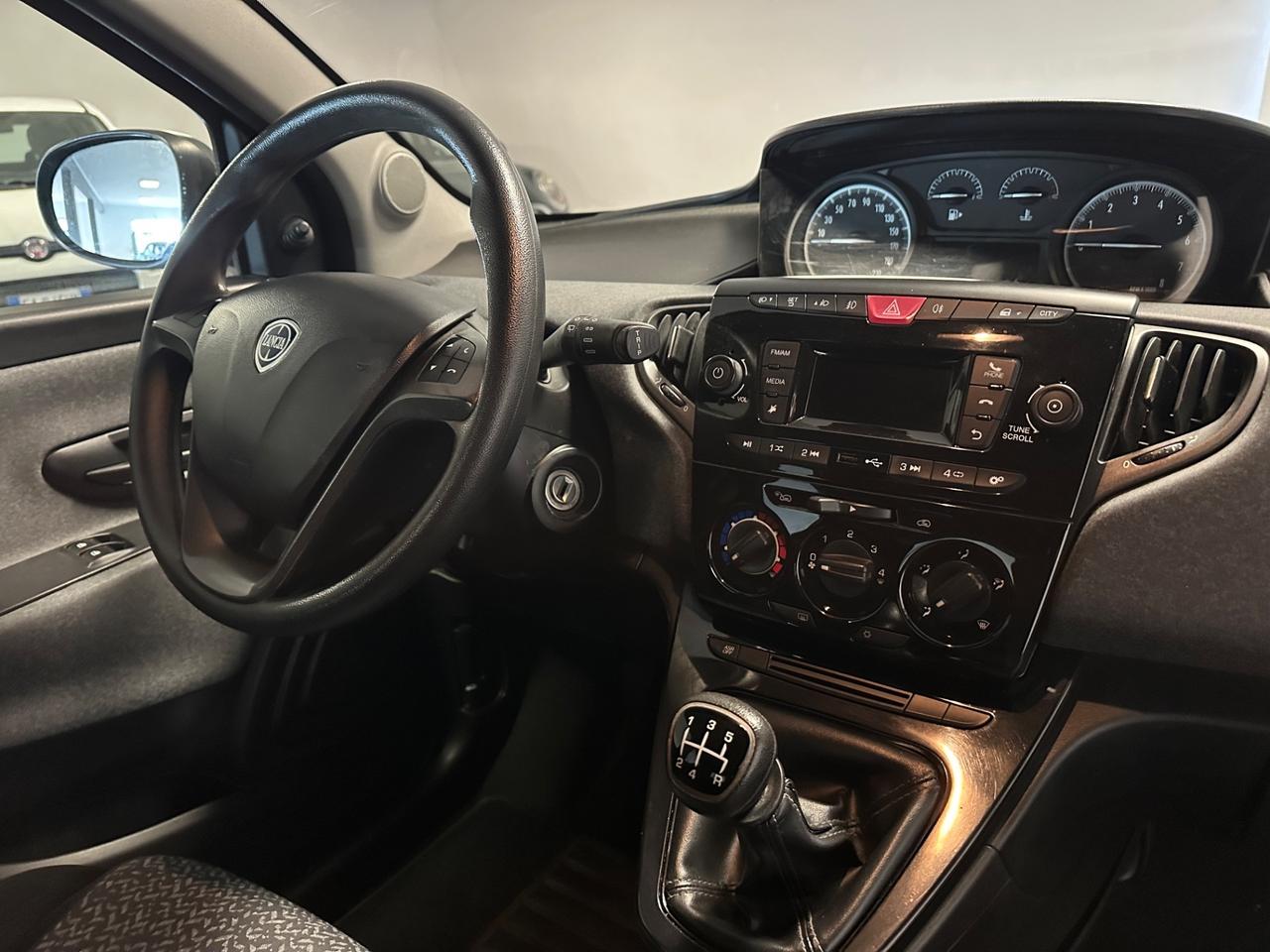 LANCIA YPSILON 1.2 BENZINA 69CV NEOPATENTATI
