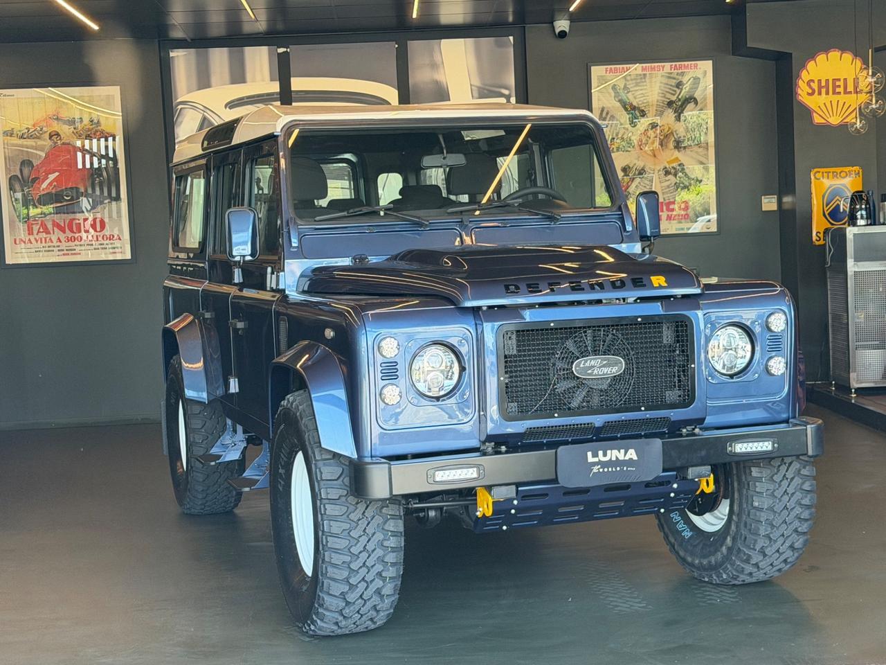 Land Rover Defender 110 2.4 TD4 Station Wagon "The World's Style"