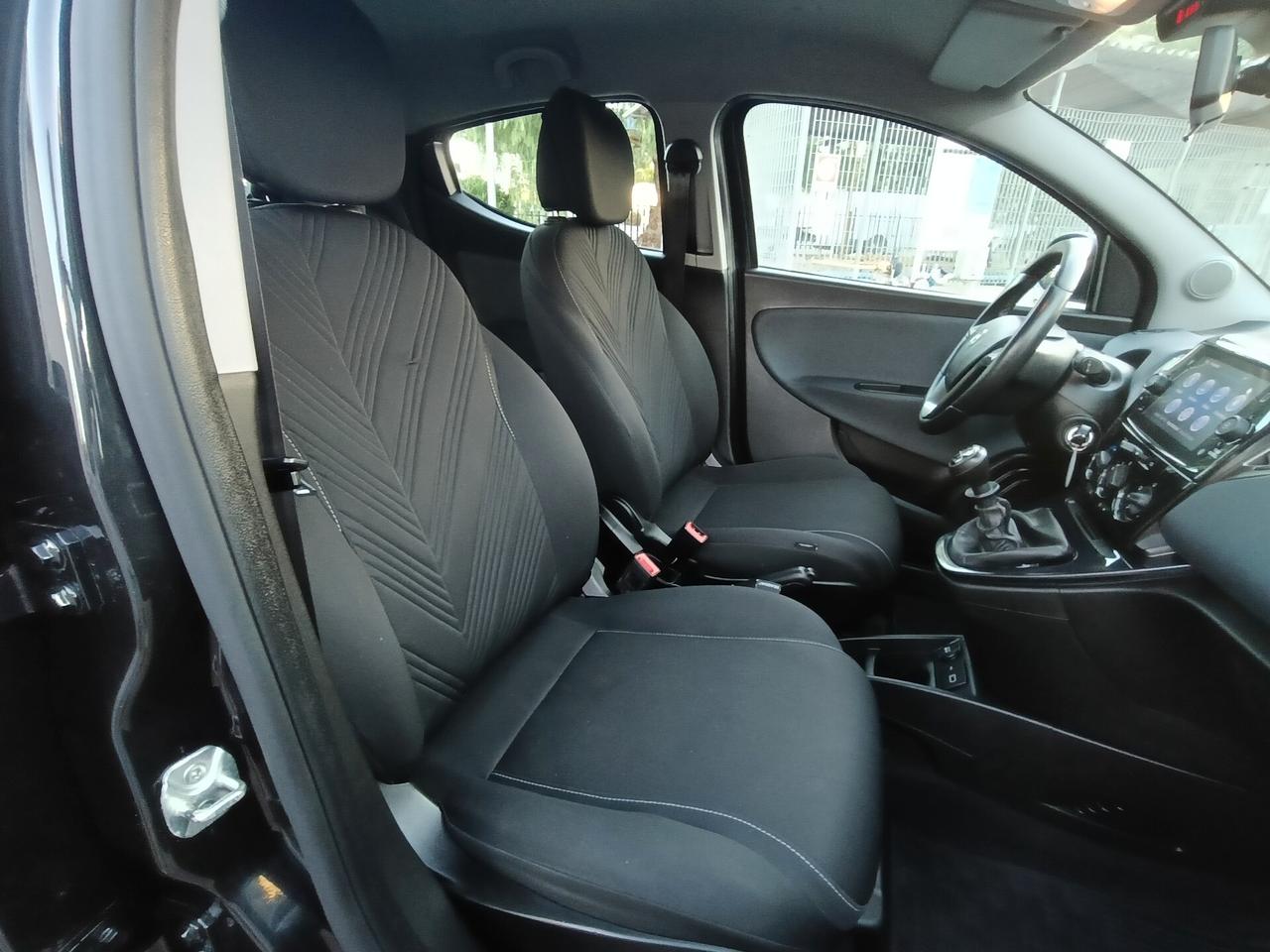 Lancia Ypsilon 1.0 FireFly 5 porte S&S Hybrid Gold Nessun vincolo finanziario