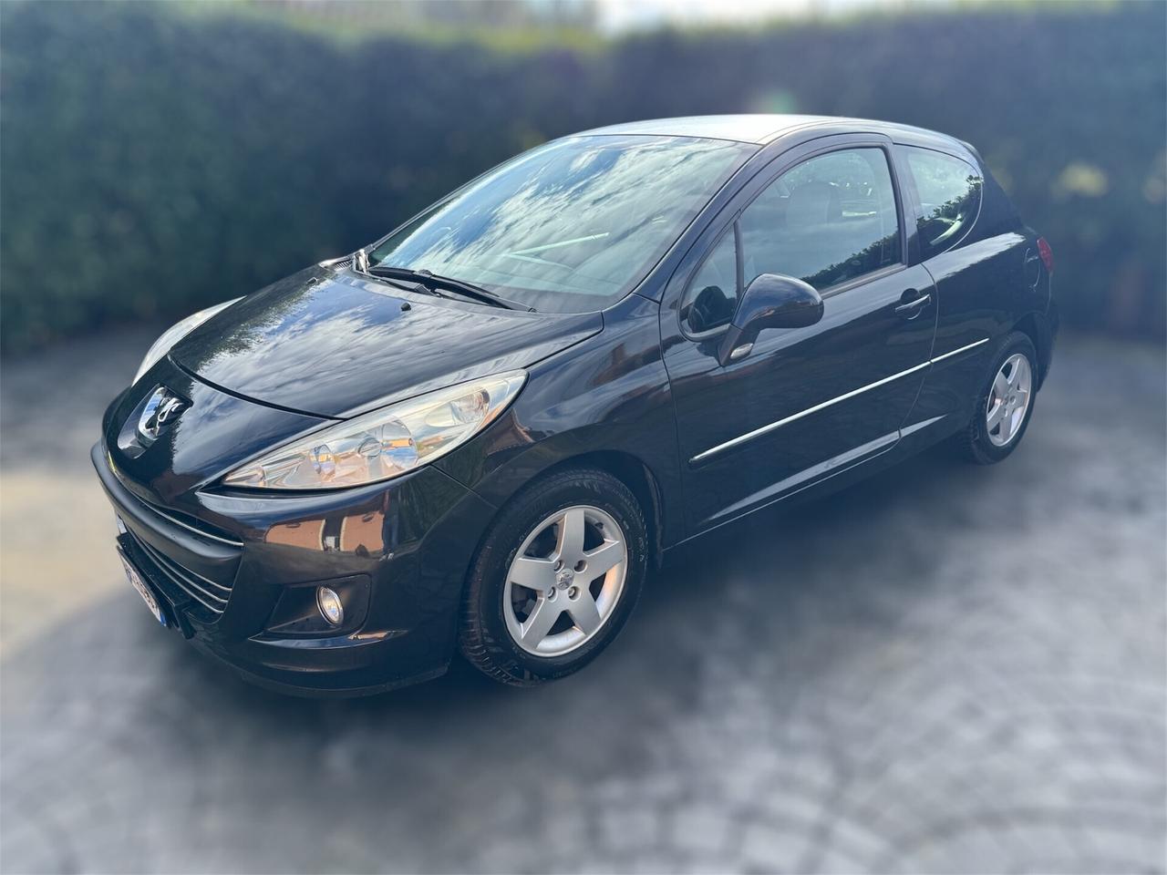 PEUGEOT 207 1.4 benzina - POCHI KM - 2010