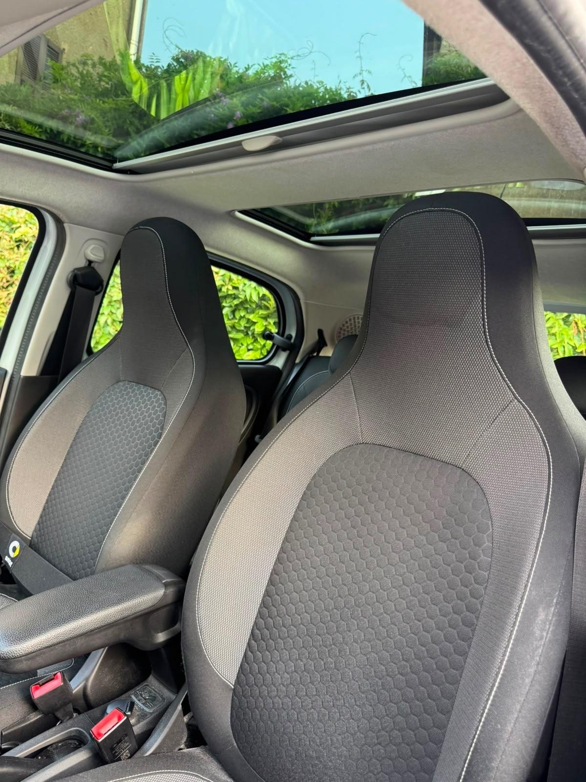 Smart ForFour EQ Pulse