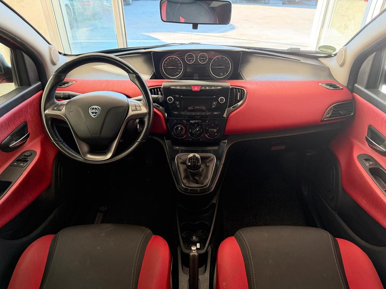 Lancia Ypsilon 1.2 69 CV 5 porte S&S Black&Red