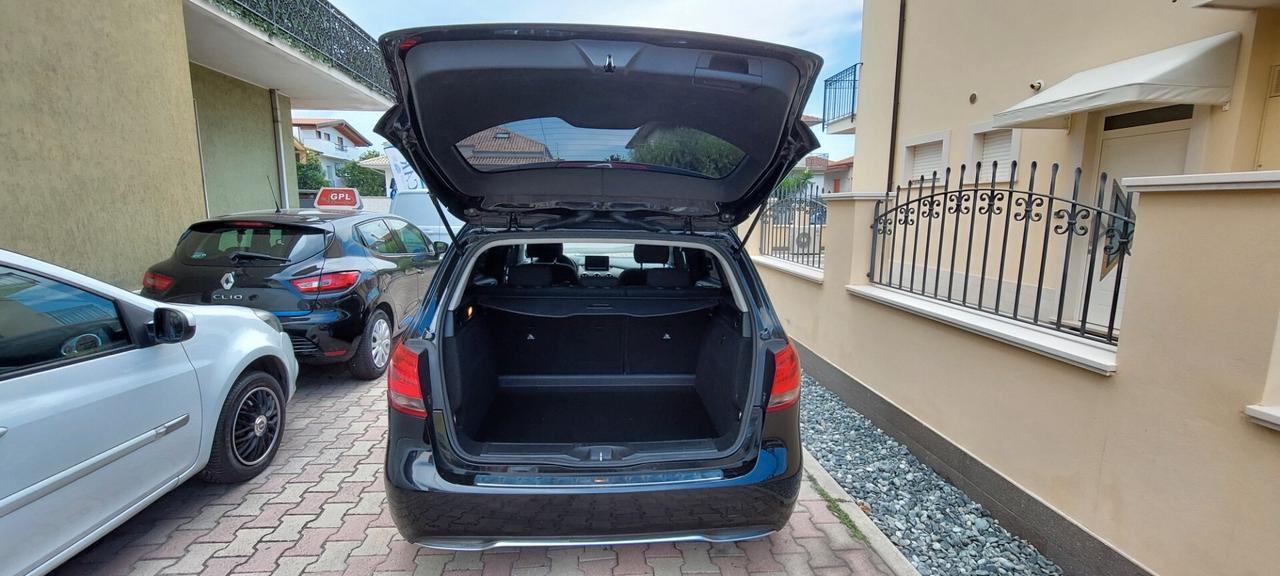 MERCEDES B180 PREMUIM 1,5 DIESEL 110 CV NAVI TELEFONO RETROCAMERA FULL FULL