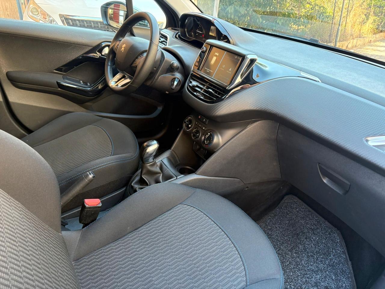 Peugeot 208 PureTech 82 Stop&Start 5 porte Signature