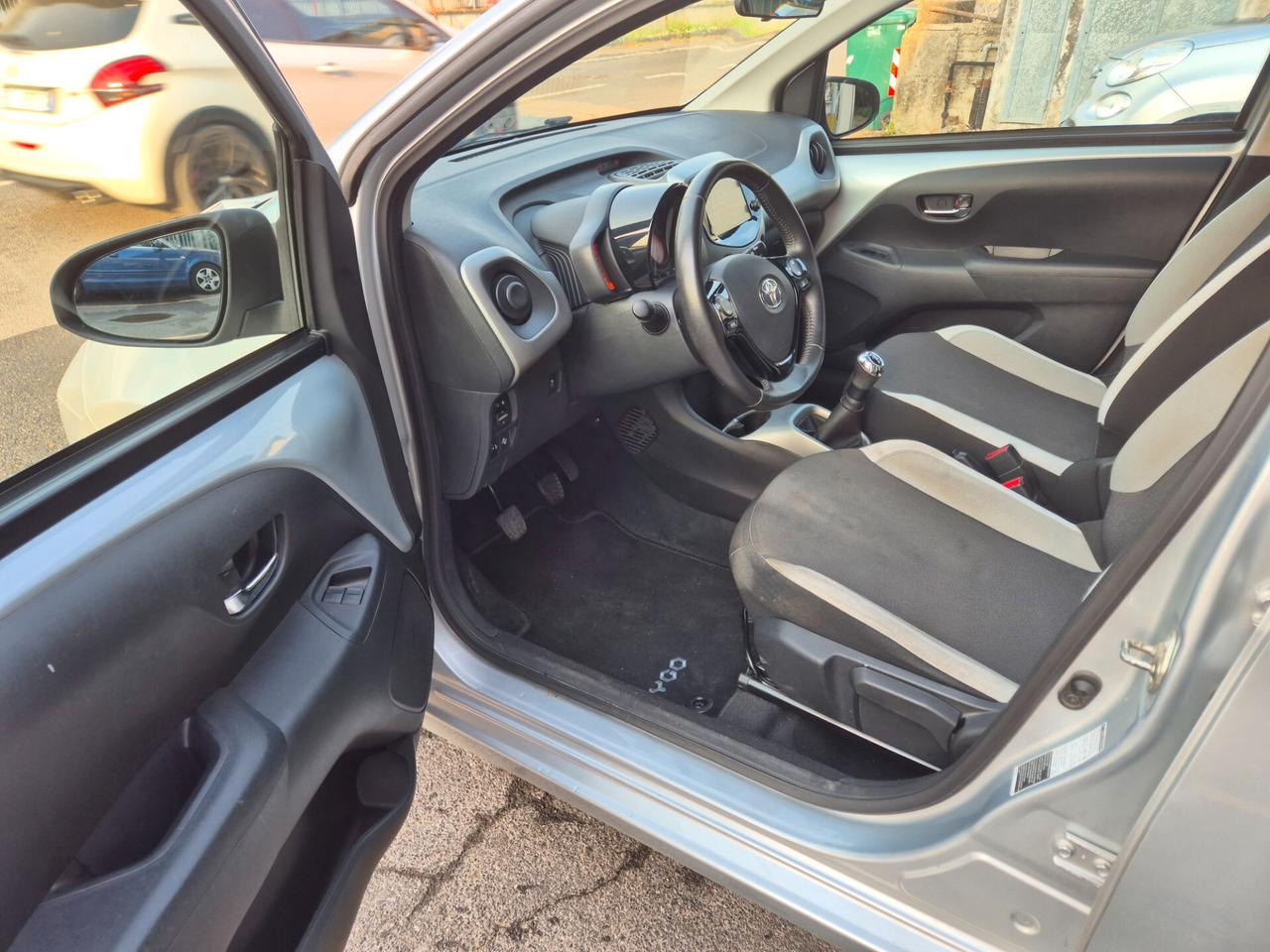 Toyota Aygo 1.0 VVT-i 69 CV 5 porte x-cool TSS