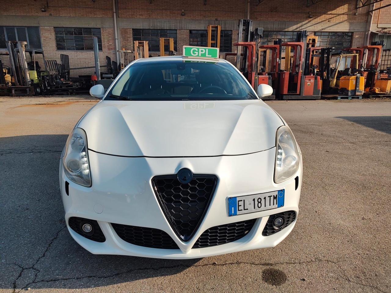 Alfa Romeo Giulietta 1.4 Turbo 120 CV BENZINA\ GPL CON SCADENZA 2032, OK NEOPATENTATI.