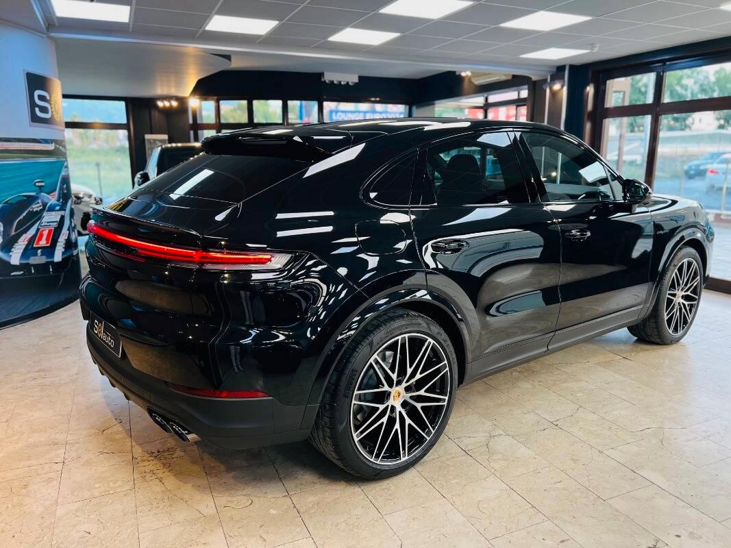 Porsche Cayenne Coupe Coupe e-hybrid Face lift 2024 auto nuova