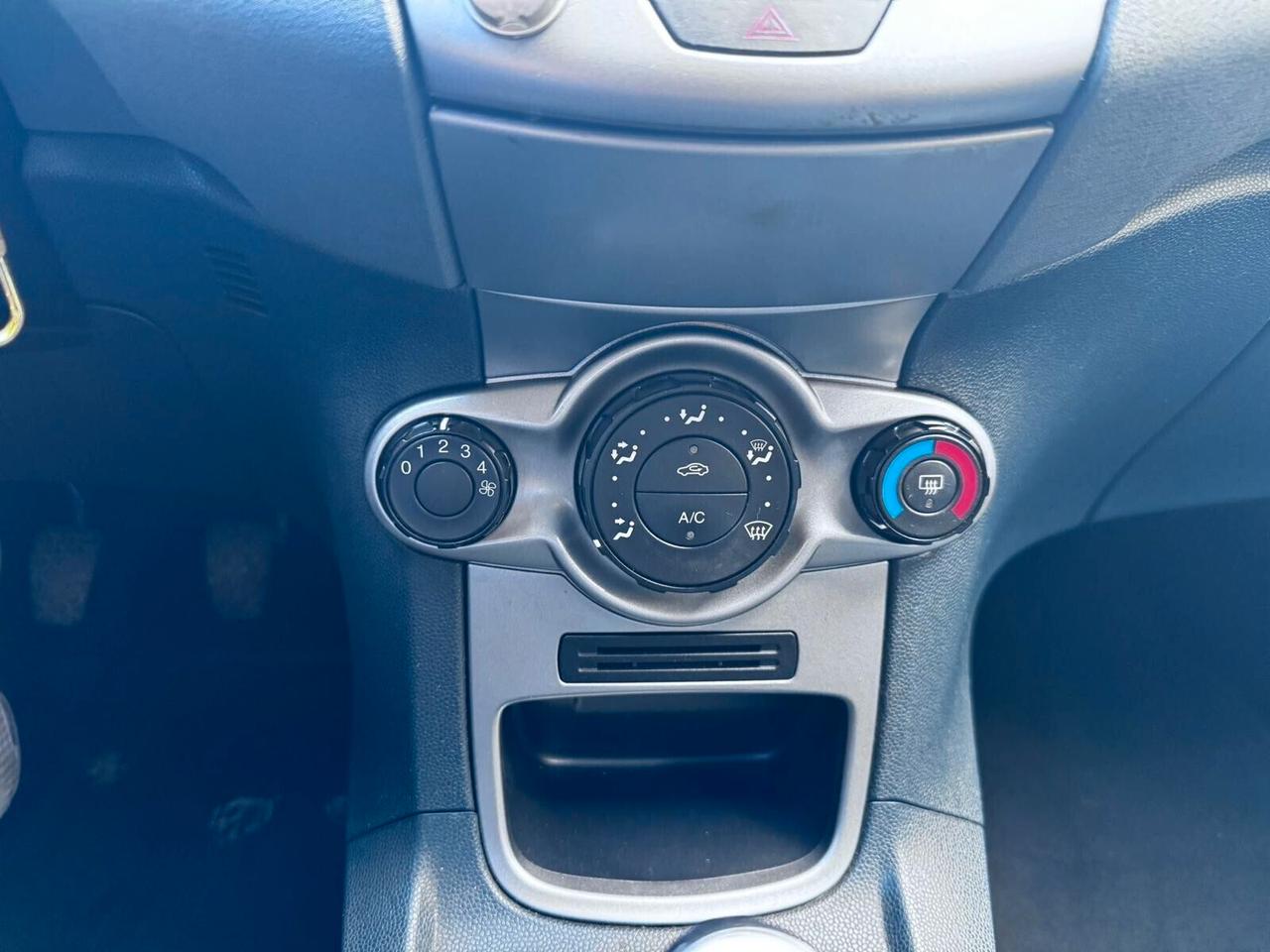 FORD FIESTA 1.4 TDCi 68cv 3p TITANIUM NEOPATENTATI